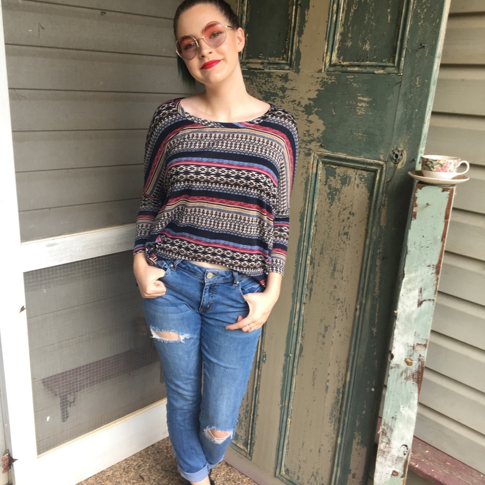 Cropped Asymmetrical Shirt with Geometric Pattern